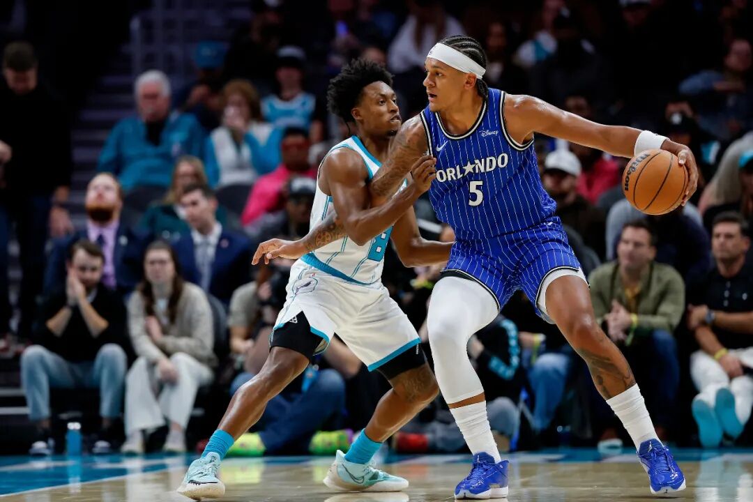 NBA｜马(mǎ)刺(cì)开(kāi)季(jì)五(wǔ)连(lián)胜(shèng)队(duì)史(shǐ)最(zuì)佳(jiā)，文班(bān)连(lián)续(xù)90场(chǎng)封(fēng)盖(gài)