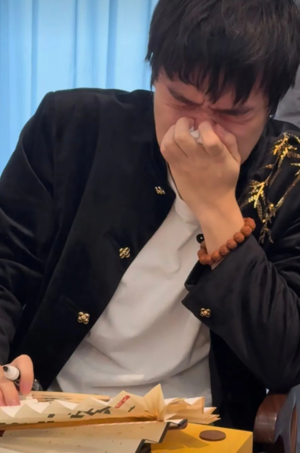 捍卫棋圣头衔泪洒赛场,柯洁还能否找回曾经的霸气