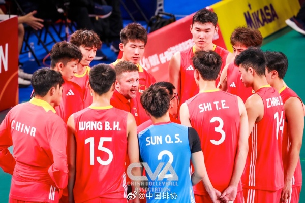 站上世锦赛前八的舞台,中国U21男排的年轻人正全力追梦