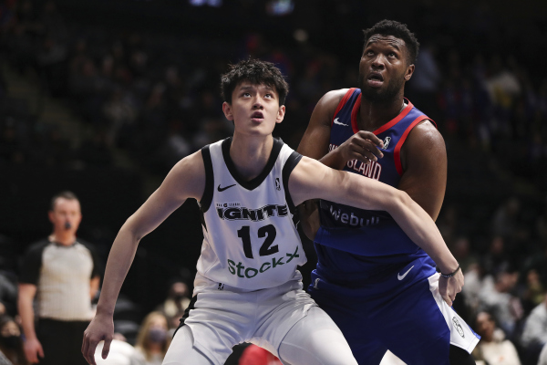 篮网签下曾凡博,这是NBA的敲门砖,还是为中国赛造势?