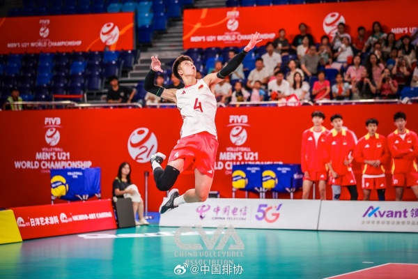 站上世锦赛前八的舞台,中国U21男排的年轻人正全力追梦