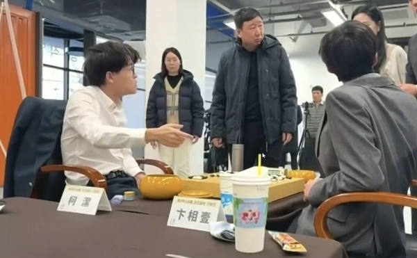 捍卫棋圣头衔泪洒赛场,柯洁还能否找回曾经的霸气